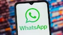 Smartphone mit WhatsApp Logo