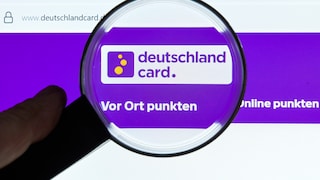 Deutschlandcard-Logo durch Lupe