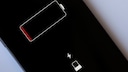 Eigentlich sollte ein leergesaugtes iPhone beim Anstecken und Laden direkt reagieren