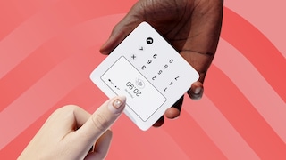 Symbolische Darstellung der Bezahlung mit einem Fingernagel