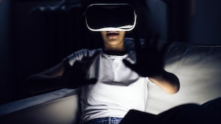 Mann mit VR Brille