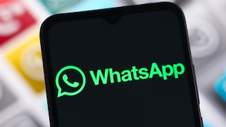 Smartphone mit WhatsApp Logo