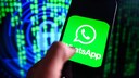 Smartphone mit WhatsApp Logo