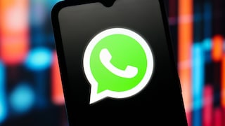 Smartphone mit WhatsApp Logo