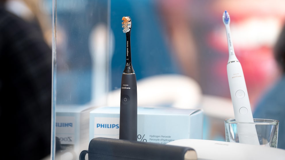 Zahnbürsten von Philips Sonicare in einer Auslage