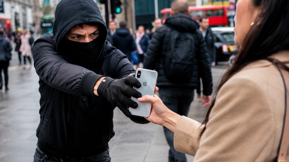 Vor allem in belebten Städten ist iPhone-Diebstahl ein großes Problem