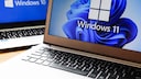 Laptop mit Microsoft 11-Logo