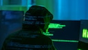 Hacker vor Computer