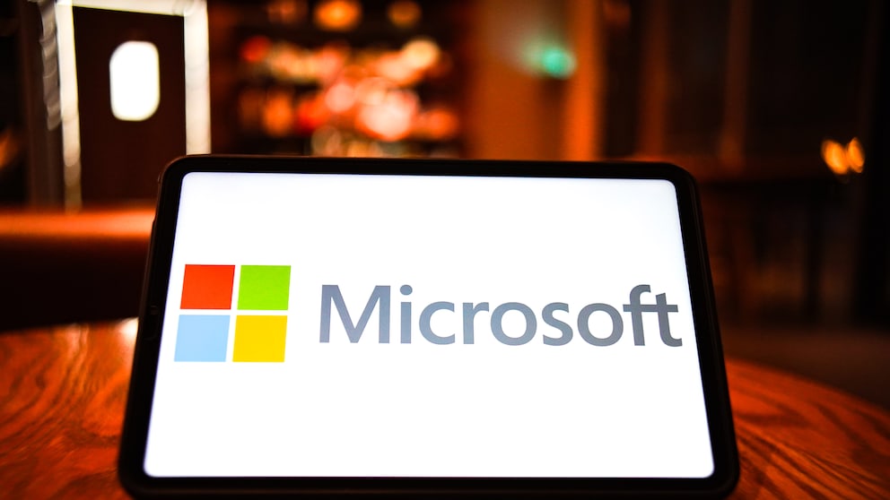 Tablet mit Microsoft-Logo