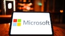 Tablet mit Microsoft-Logo