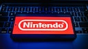 Smartphone mit Nintendo-Logo