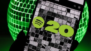 Smartphone mit Spotify 20. Geburtstag-Logo