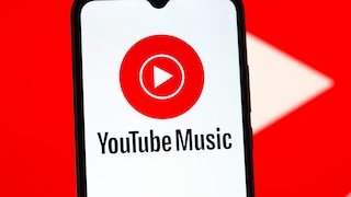 Smartphone mit YouTube Music-Logo