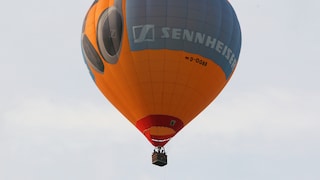 Ballon mit Sennheiser-Logo