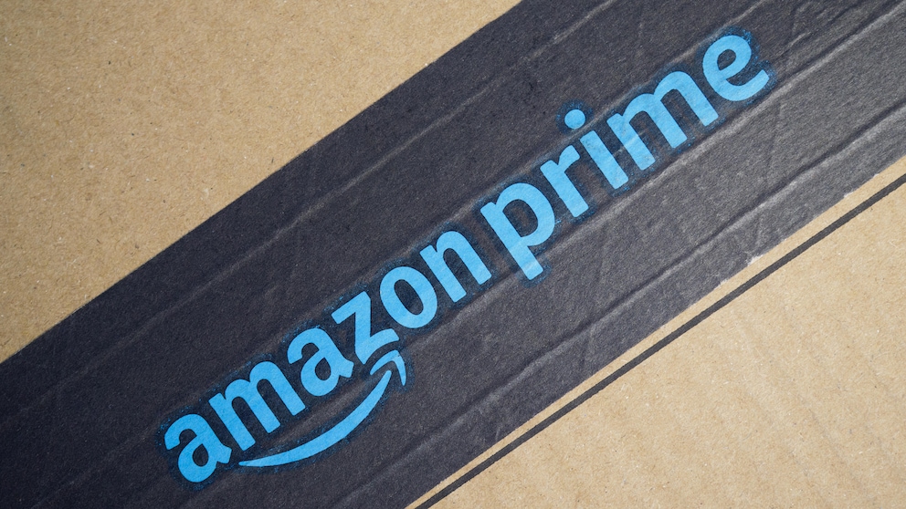 Paket mit Amazon-Prime-Schriftzug.