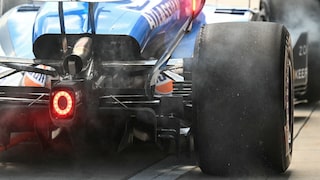 Formel-1-Auto von Barclays von hinten.