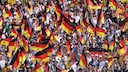 Deutschlandfans auf einer Trib&uuml;ne.