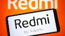 Smartphone mit Xiaomi Redmi-Logo.