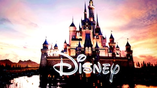Das Disney-Schloss-Intro auf einer Leinwand