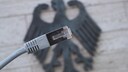 Lan-Kabel vor dem Deutschland Adler.
