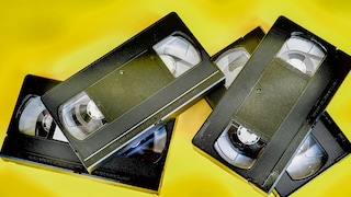 Mehrere VHS-Kassetten auf einem Haufen