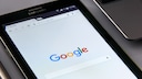 Google f&uuml;hrt eine neue Kennzeichnung f&uuml;r KI-erstellte Werbung ein. Allerdings funktioniert das System nicht in allen F&auml;llen automatisch.