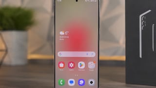 Ein roter Fleck mitten auf dem Display sorgt bei einigen Besitzern des Samsung Galaxy S26 Ultra für Ärger. Der Hersteller hat das Problem bestätigt und prüft derzeit, wodurch die auffällige Verfärbung verursacht wird.