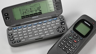 Der Nokia Communicator konnte aufgeklappt werden und zeigte dann eine Tastatur