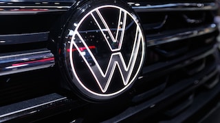 VW-Logo in einem Volkswagen Atlas