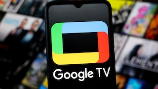 Logo von Google TV auf einem Smartphone