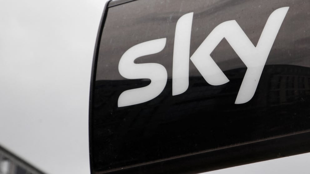 Sky-Logo an einem Gebäude