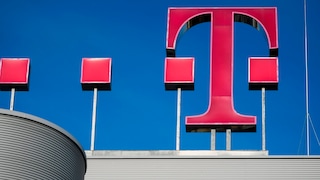 Logo der Telekom auf einem Gebäude