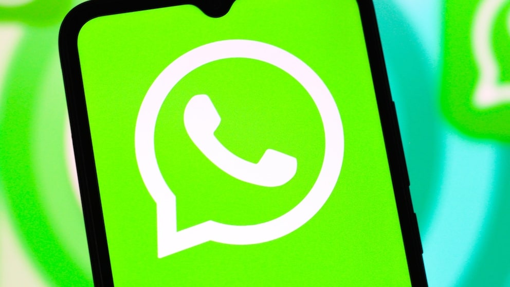 WhatsApp-Logo auf einem Smartphone