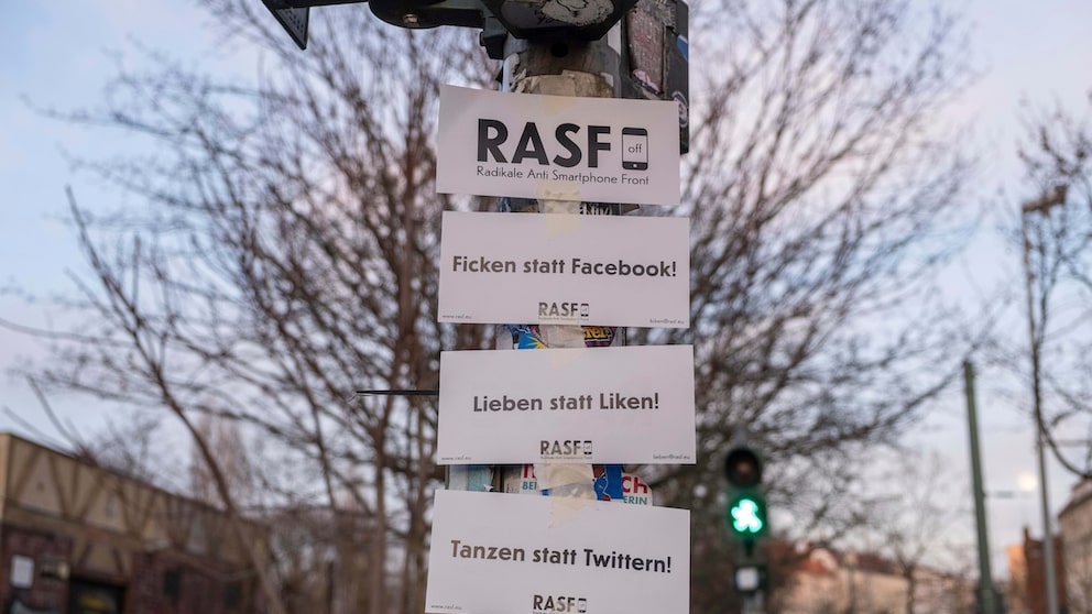 Ein Schild der RASF in Berlin