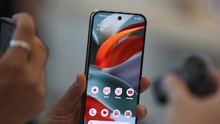 Google Pixel 9 in der Hand