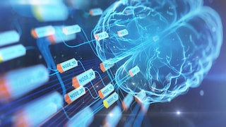 Alt-Text: Illustration eines transparent dargestellten Gehirns in leuchtenden Blau- und Türkistönen. Mehrere Linien verlaufen zwischen dem Gehirn und rechteckigen Elementen mit Beschriftungen wie „NODE_10“, „NODE_04“, „NODE_25“, „NODE_30“, „NODE_12“, „NODE_19“ und „NODE_07“. Die Elemente sind durch dünne Verbindungen miteinander verknüpft. Der Hintergrund ist dunkelblau mit unscharfen Lichteffekten und kleinen Lichtpunkten.