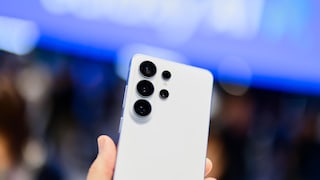 Sie sehen täuschend echt aus, bestehen aber aus gefälschten Bauteilen – bei einer Razzia wurden zahlreiche gefälschte Samsung-Handys entdeckt
