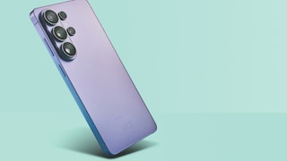 Das Smartphone "Samsung Galaxy S26" vor türkisem Hintergrund