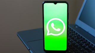 WhatsApp-Logo auf einem Smartphone