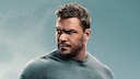 Alan Ritchson auf einem Promobild zu &bdquo;Reacher&ldquo;