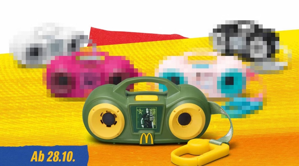 Werbegrafik von McDonald's zur R&uuml;ckkehr der Retro-Radios. Im Vordergrund steht ein gr&uuml;nes Radio mit zwei gelben Lautsprechern, Tragegriff und McDonald's-Logo. In der Mitte ist ein Bild von Avril Lavigne mit dem Schriftzug &bdquo;Sk8er Boi&ldquo; zu sehen. Rechts daneben liegt ein gelber Tragegurt. Im Hintergrund sind weitere verpixelte Radios in verschiedenen Farben abgebildet. Links unten steht &bdquo;Ab 28.10.&ldquo;.