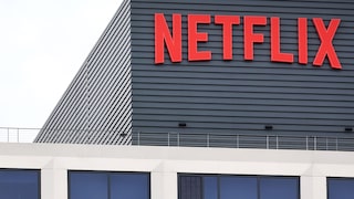 Netflix-Logo auf einem Gebäude