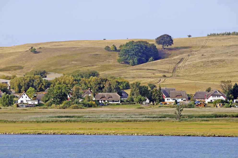  Blick vom Wasser aus auf das Dorf Groß-Zicker.&nbsp;Foto: Getty Images