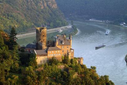 Auf dem Rheinsteig gibt es viele Burgen zu bestaunen. Im Bild: Die Burg Katz