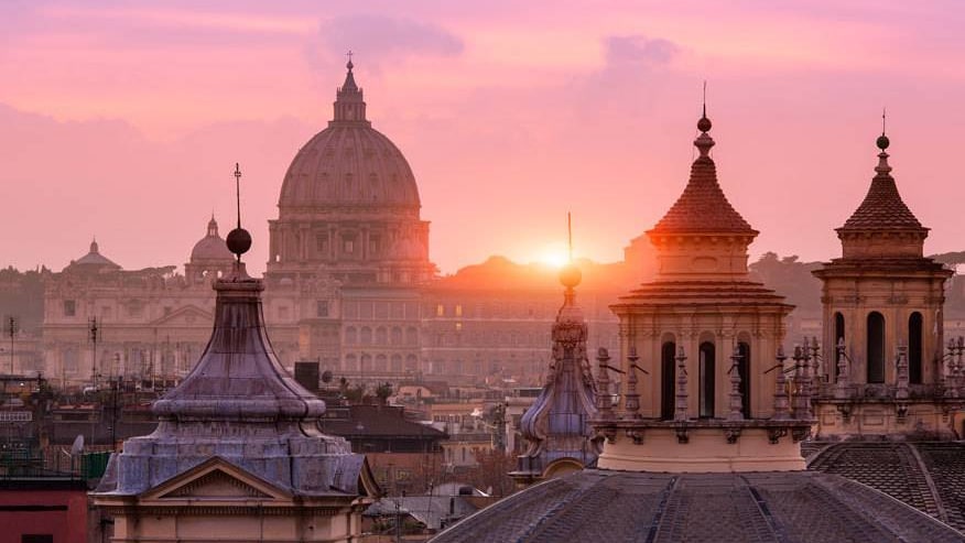 Rom hat mit seinen vielen Kirchen, Kuppeln und Gassen auch etwas geheimnisvolles an sich. Nicht umsonst hat Dan Brown seinen Roman „Illuminati“ in Rom spielen lassen.