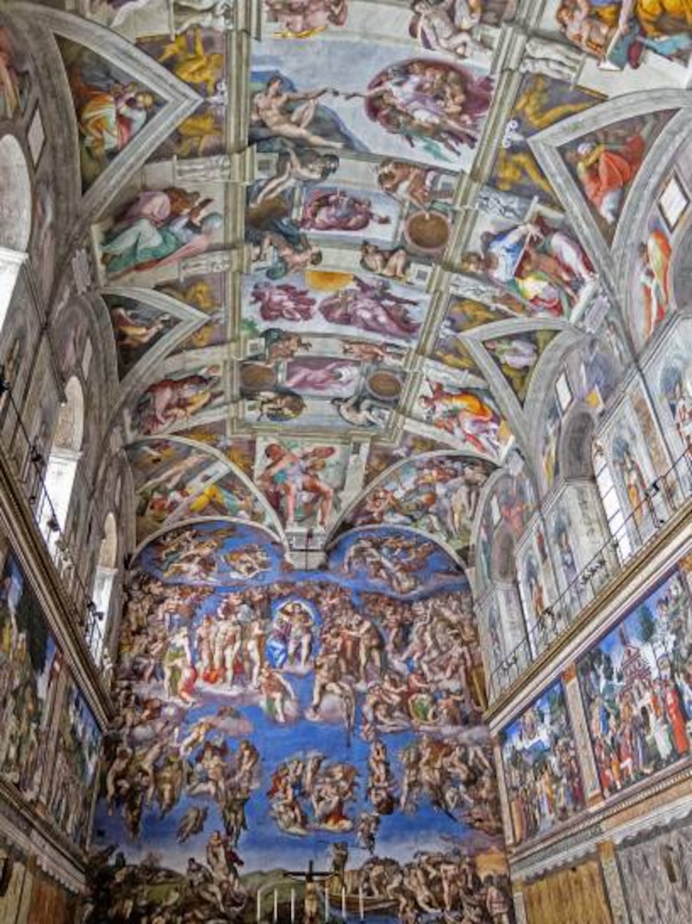 Die Fresken des Malers Michelangelo in der Sixtinischen Kapelle sind unglaublich beeindruckend. Ganz oben im Bild: Die Erschaffung des Adams