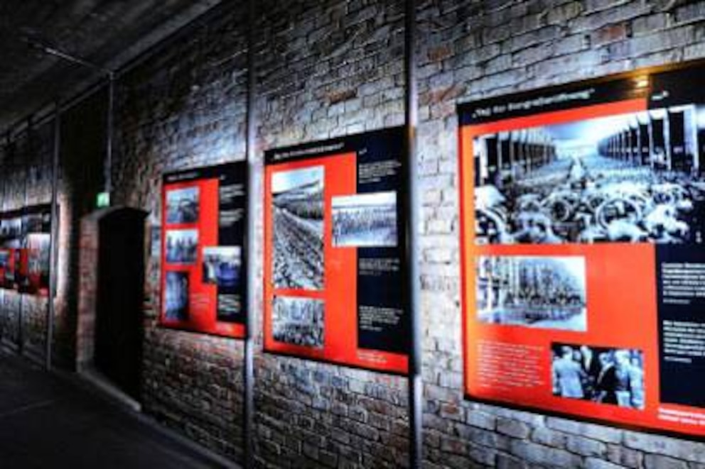 Im Dokumentationszentrum Reichsparteitagsgelände in Nürnberg geht der Besucher auf eine Zeitreise durch den Zweiten Weltkrieg