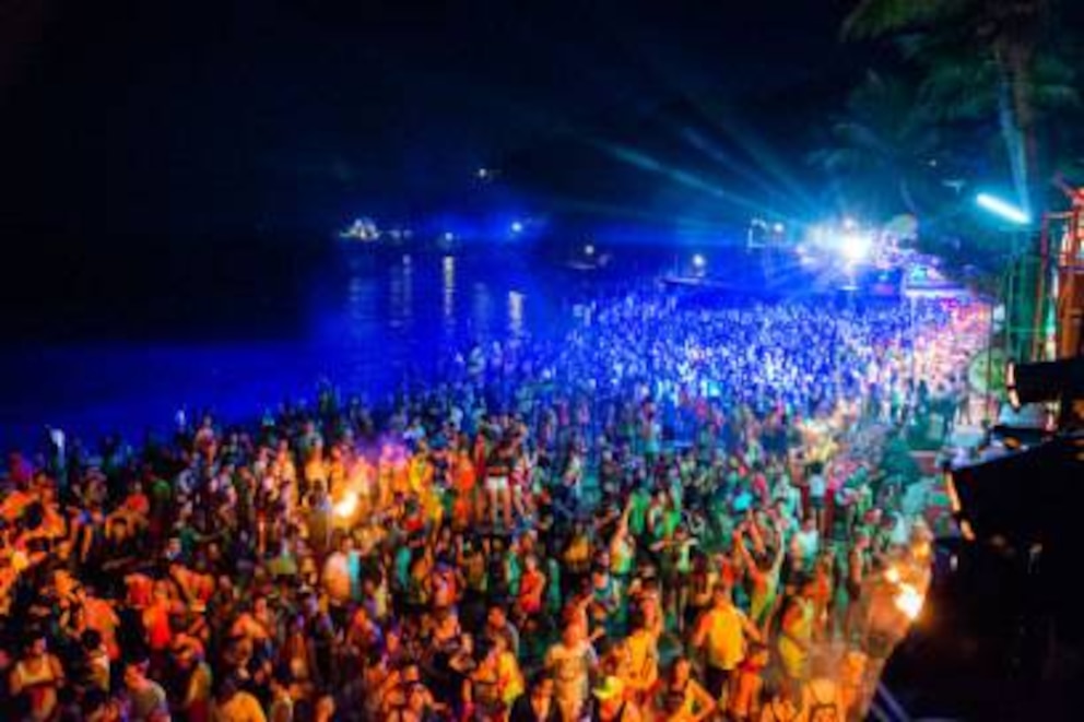 Bis zu 30.000 Menschen kommen bei den Full Moon Partys auf Koh Phangan zusammen