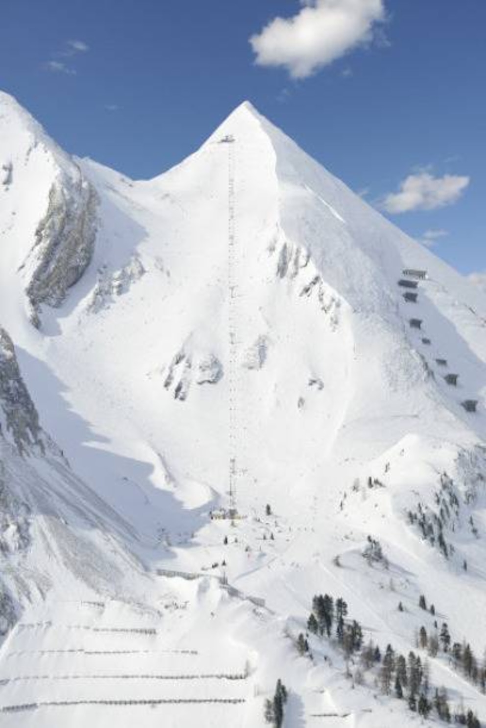 Ein Sessellift führt zur steilen Abfahrt der Gamsleiten 2 im Salzburger Land