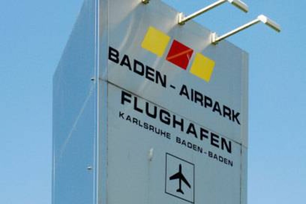 Der Flughafen Karlsruhe/Baden-Baden ist vor allem bei Schnäppchenjägern beliebt. Von hier aus fliegt u. a. Ryanair mehrere europäische Ziele an